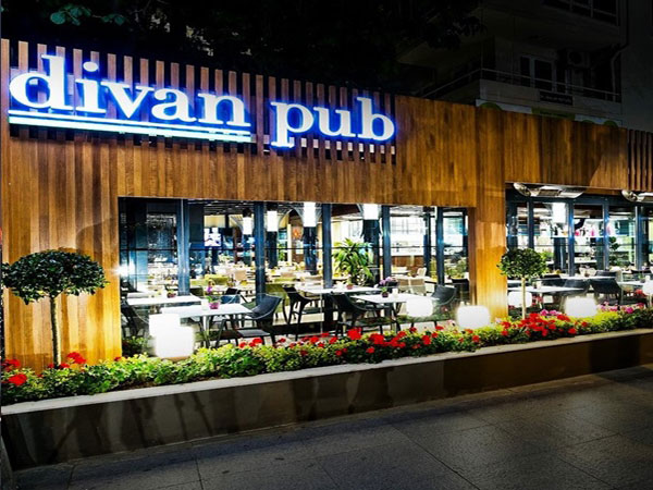 Divan Pub